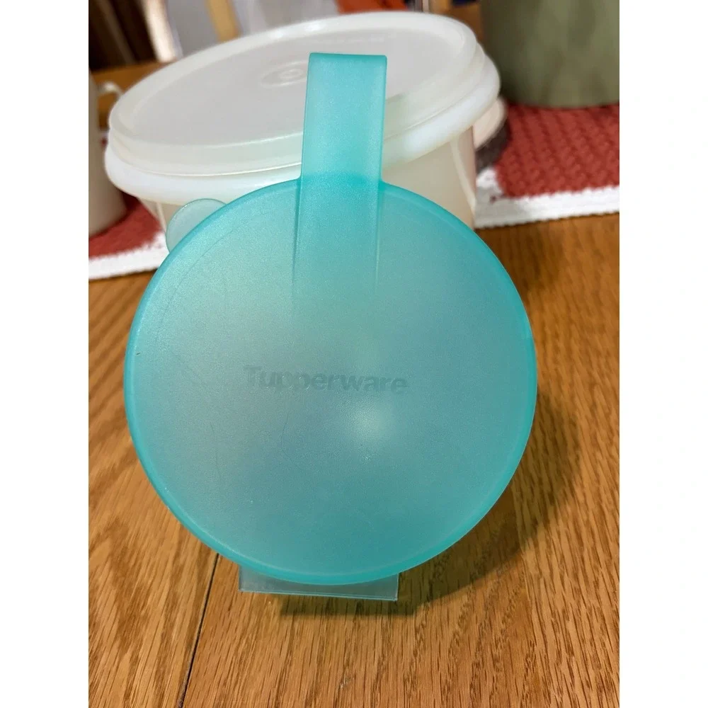 Tupperware Teal Blue Round Hanging Storage Container Clamshell 4201A-4 Vintage